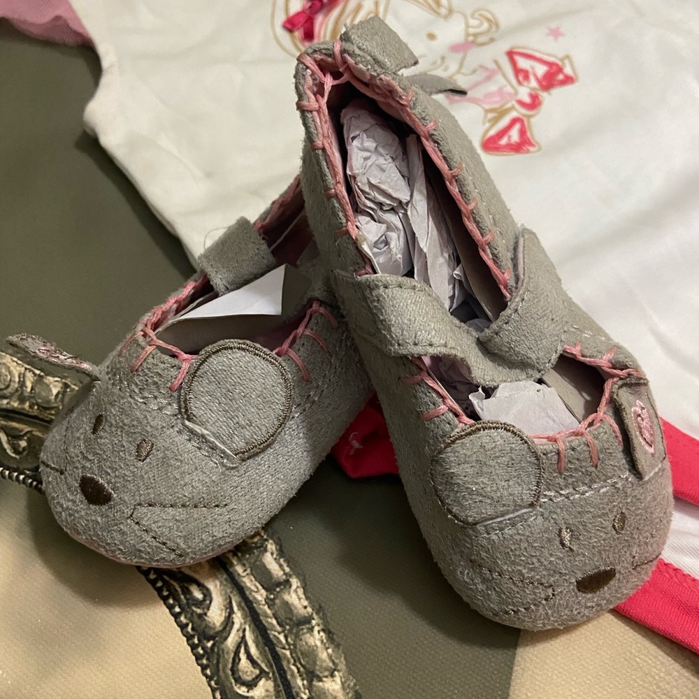 Combo Pack of 2️⃣.Baby Bodysuits-Walker.Age -Dress>9-12 months. Shoes>1-2 Years. - Picture 6 of 8